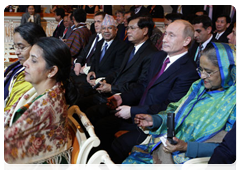 Владимир Путин посетил концерт «Помоги тигру!», проводившийся в рамках Международного форума по проблемам, связанным с сохранением тигра на Земле