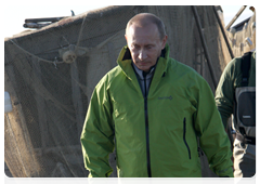 Владимир Путин покидает остров Чкалов