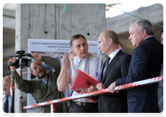 Vladimir Putin visiting the construction site of the Primorye Oceanarium