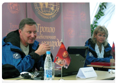 Sergei Ivanov offering watches to Wildlife Preserve personnel, along with encouragement for their conservation efforts. He then spoke with the preserve’s head, Sergei Khokhryakov, about projects aimed at promoting tourism, including through the creation of special tourist trails and proper infrastructure