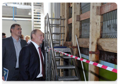 Vladimir Putin visits the construction site of the aquarium on Russky Island