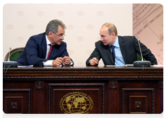 Vladimir Putin and Sergei Shoigu at a meeting of the Russian Geographical Society Board of Trustees