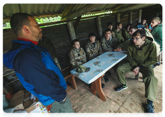 Sikhote-Alin Nature Reserve Director Dmitry Gorshkov briefing the students