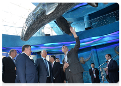 Vladimir Putin tours Primorye Oceanarium