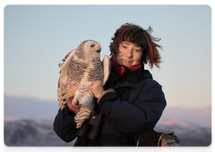 She specialises in the behaviour and population ecology of predators in Arctic ecosystems and focuses on polar foxes, snow owls, wolverines, wolves and polar bears.