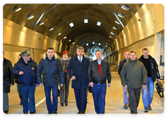 Руководитель администрации президента Сергей Иванов осматривает Нарвинский тоннель
