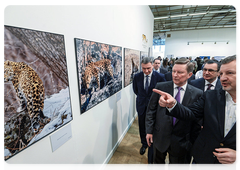 Sergei Ivanov and photographer Sergei Gorshkov at the opening of the Russia’s Primeval Nature festival