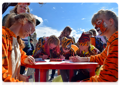 Workshop for children held during Tiger Day in Vladivostok. Photo  by the Amur Tiger Centre