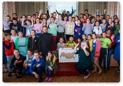 Vladivostok boarding school children learn about Amur tigers