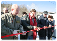 Russian Presidential Aide, Chair of the Amur Tiger Centre Supervisory Board Konstantin Chuichenko, centre, and Amur Tiger Centre General Director Sergei Aramilev, left, at the opening of the ranger station in the Anuchinsky District, Primorye Territory. Photo by Igor Novikov (Primorye Territory administration)