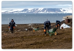 Военные экологи продолжают очищать Арктический регион