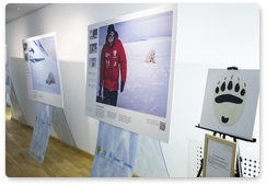 Редкие фотографии белого медведя представлены на выставке в Парке Горького