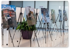 Photo exhibition dedicated to protection of Amur tiger at Vladivostok airport